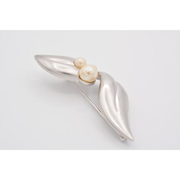 Givenchy Vintage Leaf Pin Brooch Brushed Silver Pearl Chunky Signed 1980s Bin1 - Picture 8 of 12